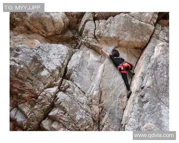 科学攀岩力量训练方法解析助你提升攀爬技巧与体能表现