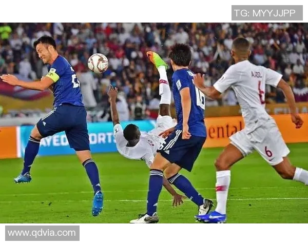 日本队与客队卡塔尔的胜负较量引发球迷热议与期待