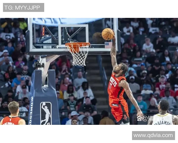 火箭队与雷霆全场激战回顾球员表现与精彩瞬间一网打尽