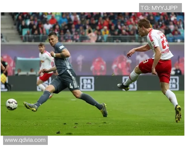 莱比锡与贺芬咸的激烈对决揭示德甲新赛季的竞争格局与球队实力较量