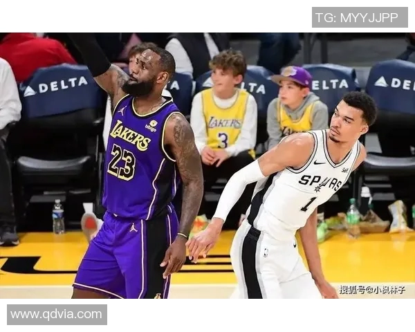 詹姆斯的传奇之路：从天才少年到NBA历史最佳球员的辉煌历程