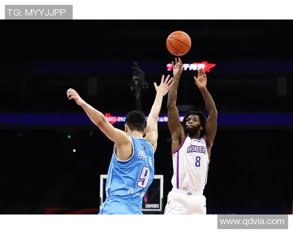 2013年CBA季后赛山东队对阵广东队的精彩对决回顾与分析 2013年CBA季后赛山东队对阵广东队的精彩对决回顾与分析